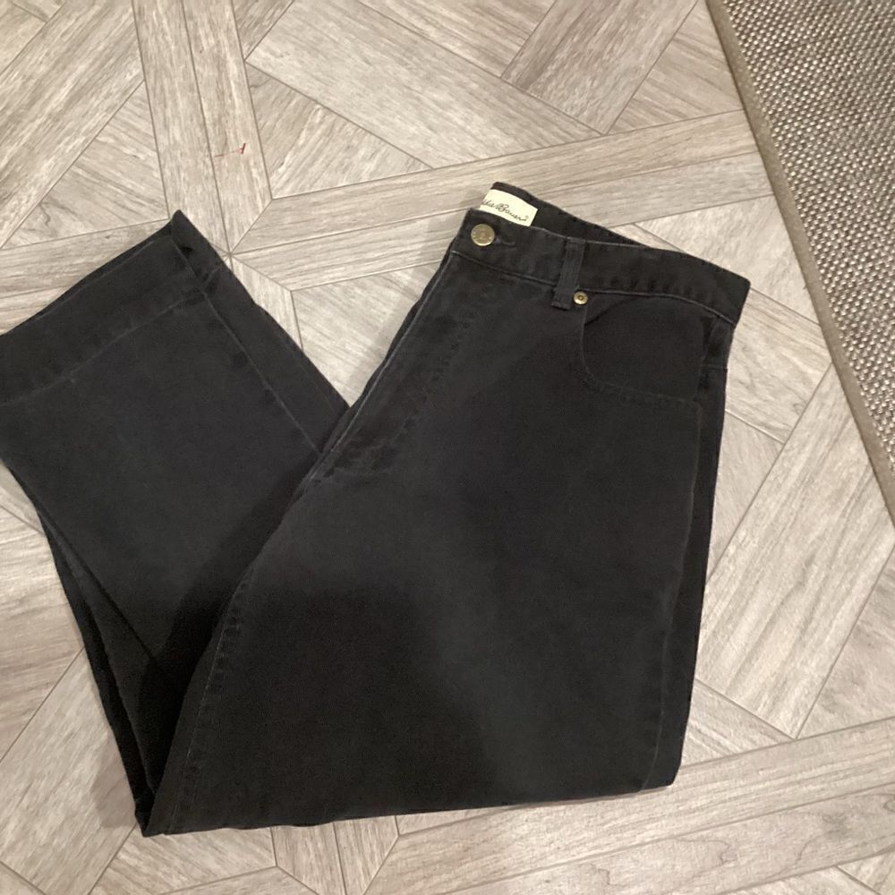 NWOT. Eddie Bauer Women’s Size 12 5-Pocket Black Denim Capri  Slacks